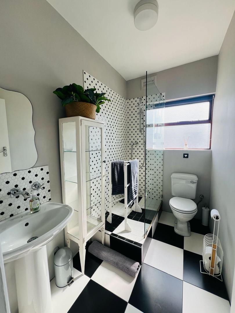 To Let 1 Bedroom Property for Rent in Sea Point Western Cape